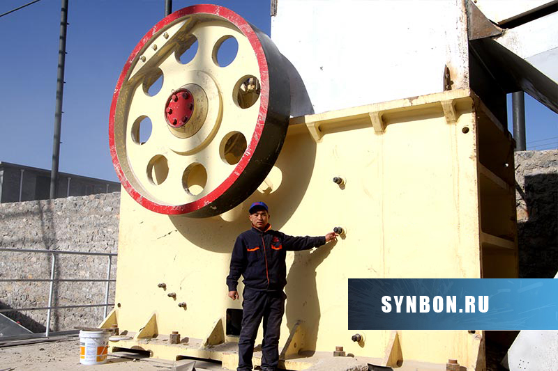 Redstar руководит установкой щековой дробилки на месте